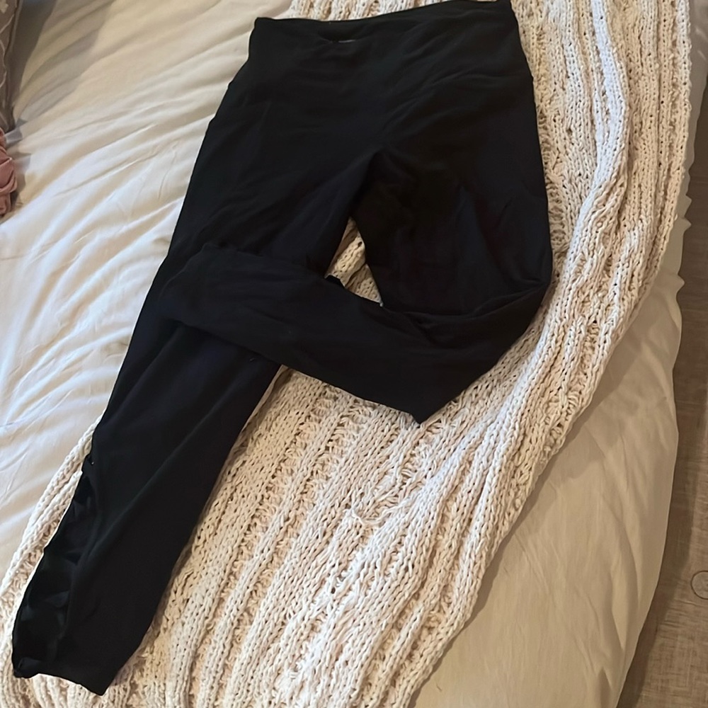 Victoria’s Secret Knockout Capri Leggings